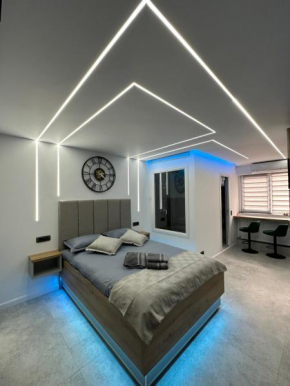 FANTASY ROOM